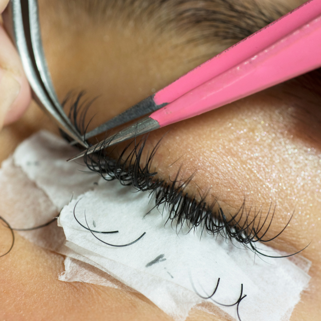 Remove Lashes Extension